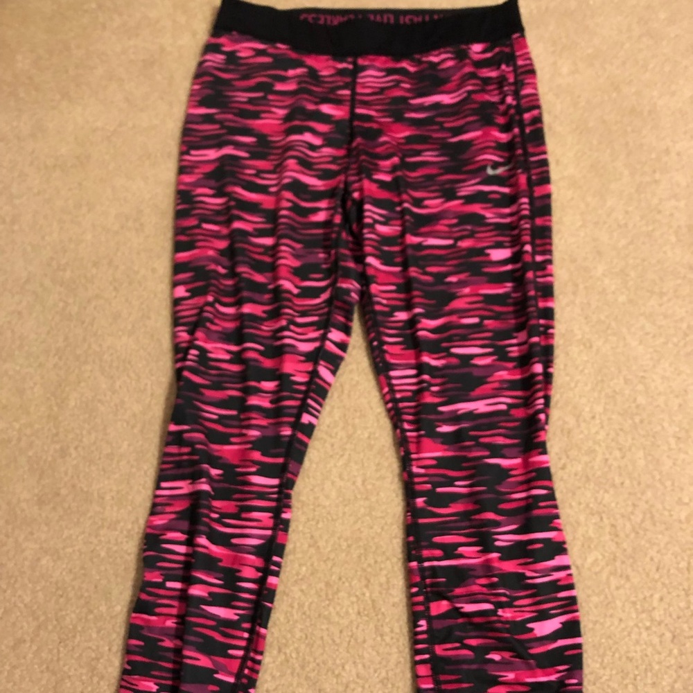 Nike Crop workout leggings. Size large